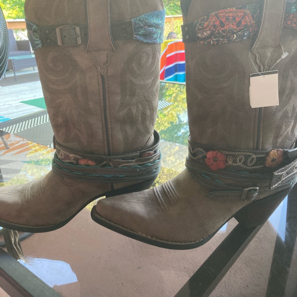 NWT, Beautiful Durango boots, They speak for
